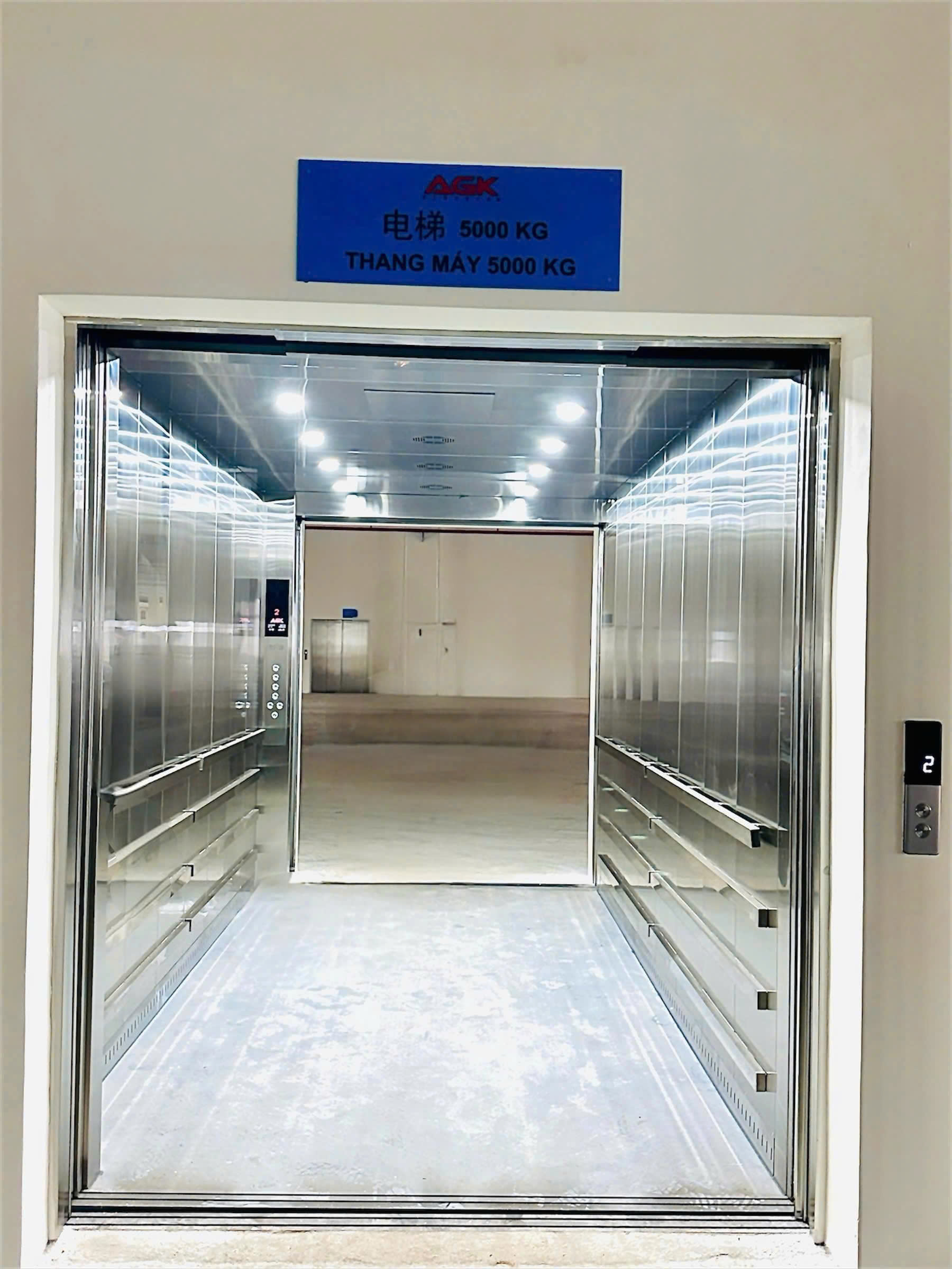 Thang máy tải hàng 5000kg