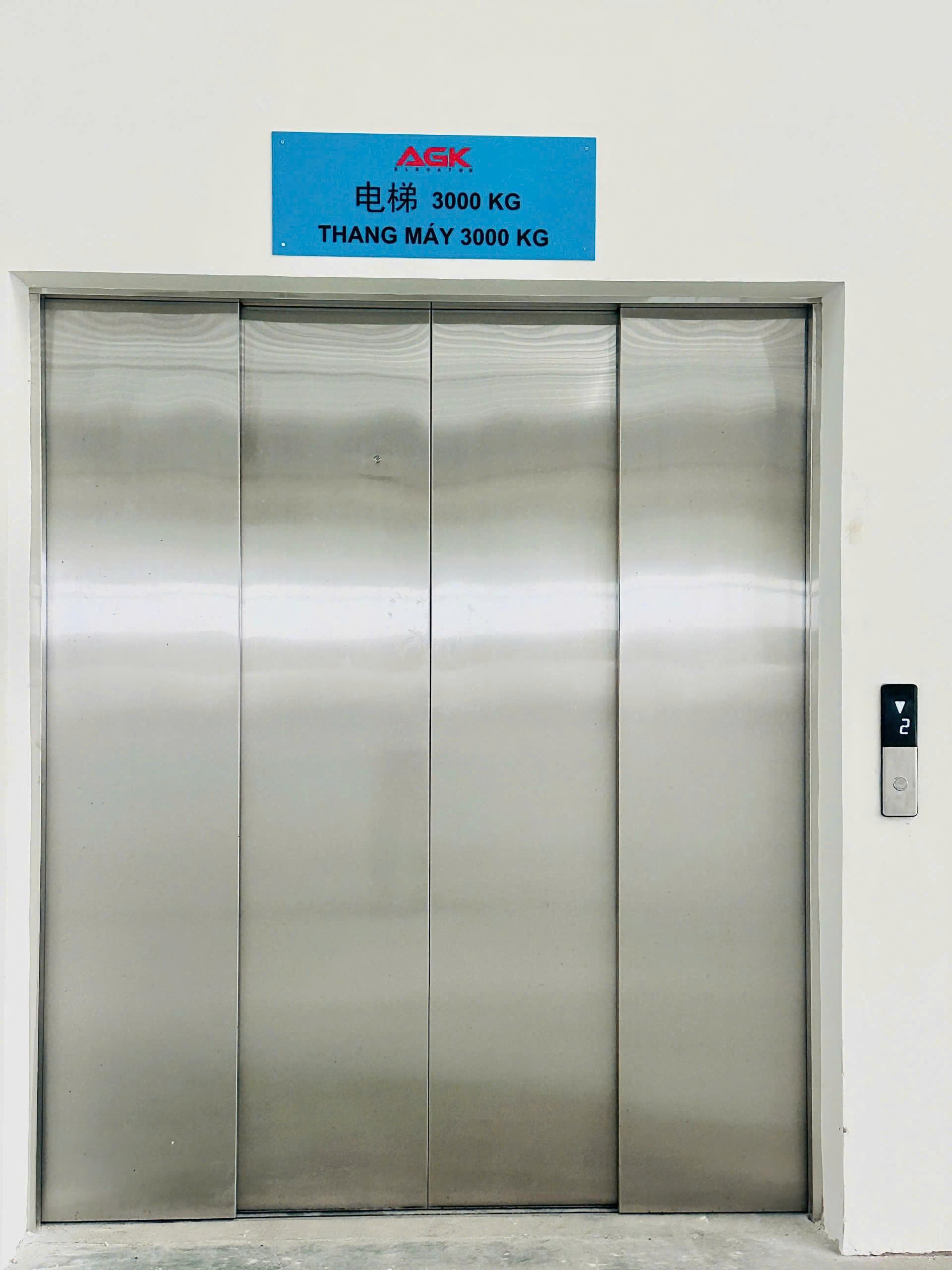 Thang máy tải hàng 3000kg